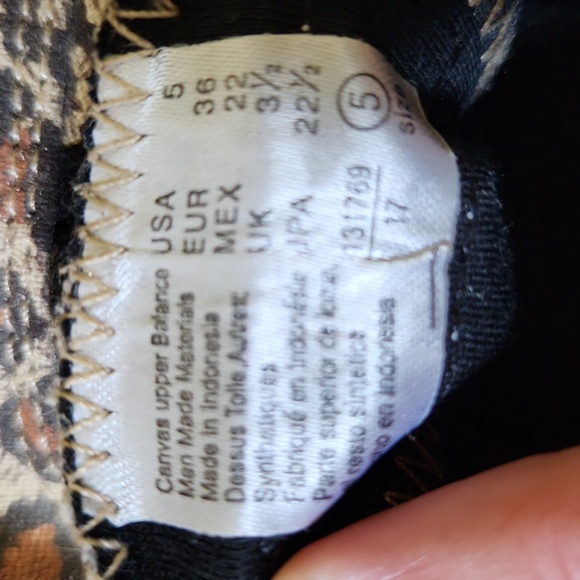 Canvas walking shoes, two pairs - Picture 5 of 6